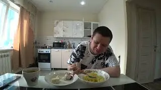 ОБЕД РУСЛАНА ГИТЕЛЬМАНА ВАРЁНЫЕ КОТЛЕТЫ В ЗАКУСКУ С ВАРЁНЫМИ РОЖКАМИ НЯМ-НЯМ! БАЛДЁЖ777!